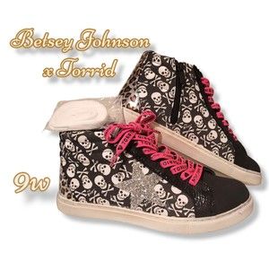 Torrid Betsey Johnson Skull Distressed High Top Sneaker 9W
